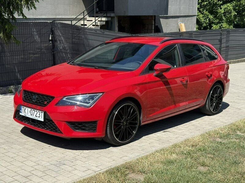 Czerwony (metalik, perła) Używany 2015 Seat Leon Kombi | 55 900 zł (Dobra cena) - Obraz 1/4