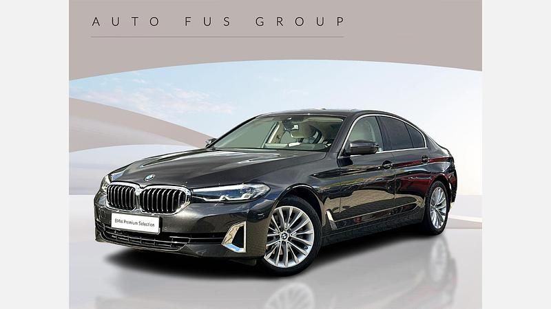 Szary sophisto z brylantowym połyskiem metalizowany Używany 2022 BMW 520 Luxury Line Sedan/Limuzyna | 169 900 zł (Drogi) - Obraz 1/3