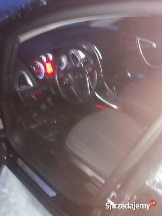 Używany Opel Astra 2011 Czarny Hatchback