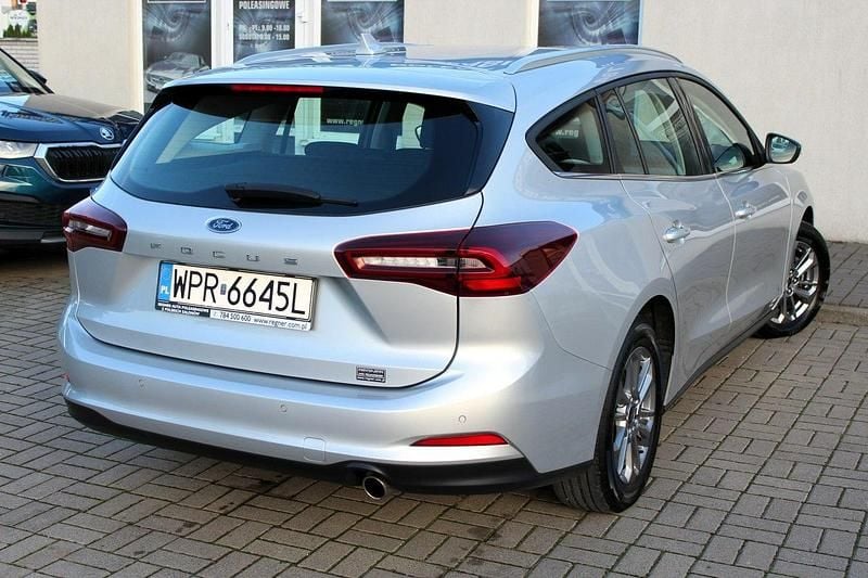Używany Ford Focus Titanium 125 KM (91 kW) 2023 Srebrny (metalik) Kombi