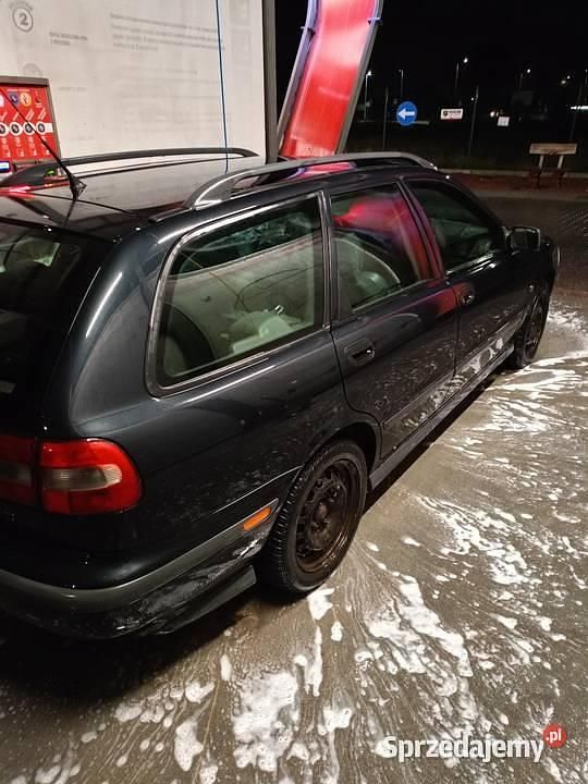 Używany Volvo V40 1998 Czarny Kombi