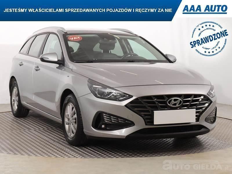 Używany Hyundai i30 120 KM (88 kW) 2022 Srebrny