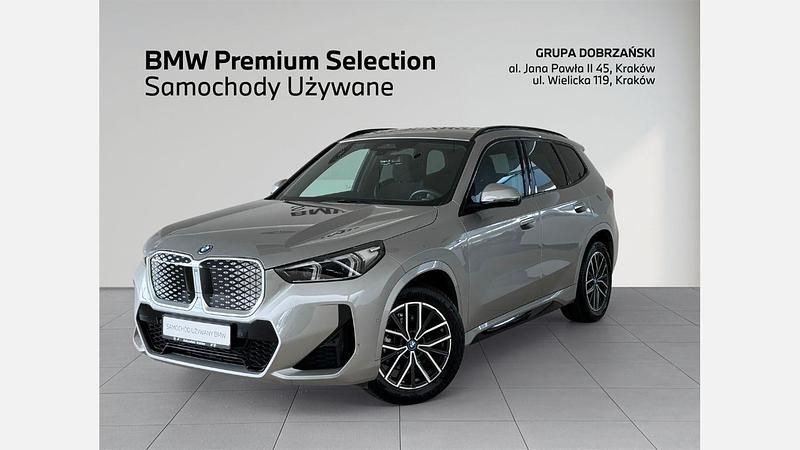 Srebrny space metalizowany Używany 2024 BMW iX1 Luxury Line SUV | 174 900 zł - Obraz 1/3
