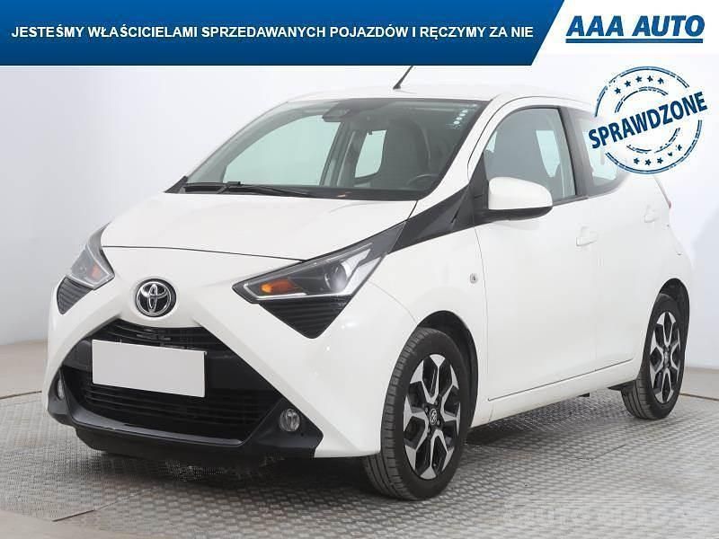 Używany Toyota Aygo 72 KM (52 kW) 2019 Biały Hatchback