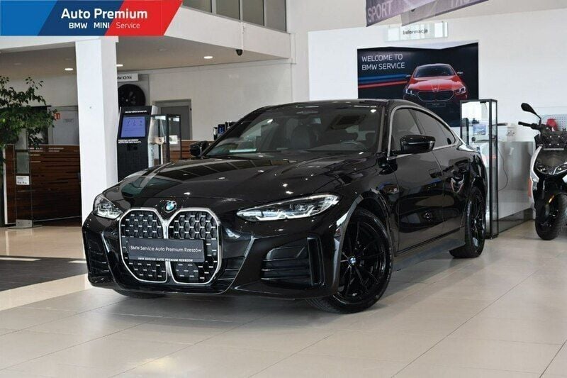 Czarny (metalik) Używany 2022 BMW 418 Coupe | 179 900 zł - Obraz 1/4