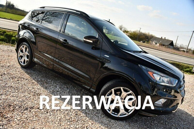 Czarny (metalik, perła) Używany 2017 Ford Kuga SUV | 49 999 zł (Uczciwa cena) - Obraz 1/4