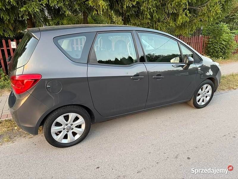 Grafitowy Używany 2013 Opel Meriva Minivan | 17 900 zł - Obraz 1/4