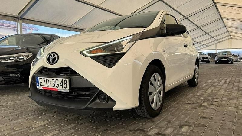 Biały Używany 2020 Toyota Aygo Hatchback | 17 700 zł (Super Cena) - Obraz 1/4