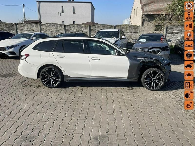 Biały Używany 2021 BMW 330 Kombi | 34 900 zł - Obraz 1/4