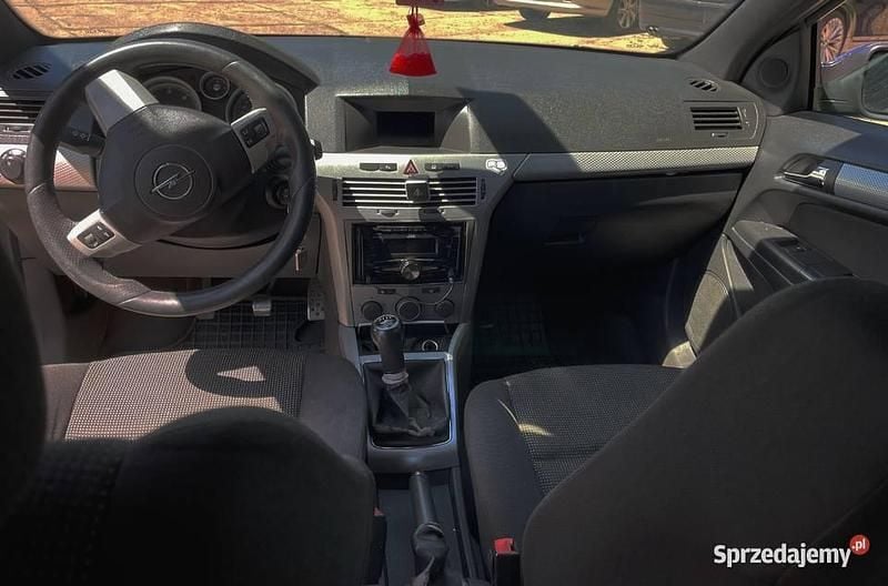 Granatowy Używany 2006 Opel Astra GTC Hatchback | 5500 zł (Drogi) - Obraz 1/4