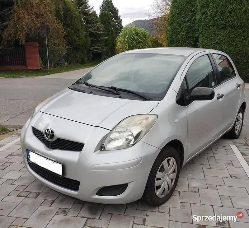 Srebrny Używany 2009 Toyota Yaris Hatchback | 10 000 zł (Dobra cena) - Obraz 1/4