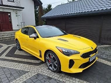 Żółty Używany 2018 Kia Stinger GT Hatchback | 117 900 zł - Obraz 1/4