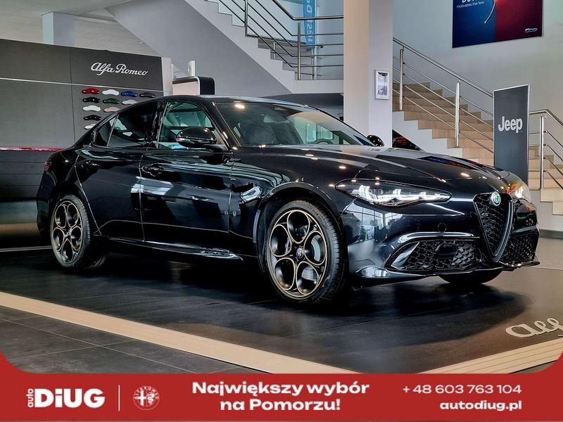 Lakier metalizowany czarny volcano black Nowe 2025 Alfa Romeo Giulia Sedan/Limuzyna | 231 222 zł (Uczciwa cena) - Obraz 1/4