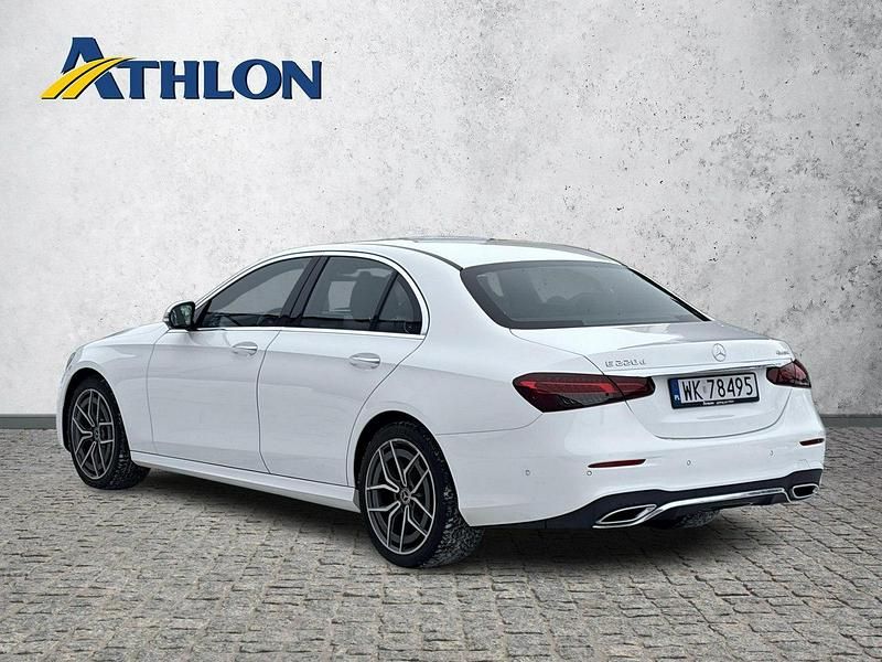 Używany Mercedes E220 194 KM (142 kW) 2021 Biały Sedan/Limuzyna