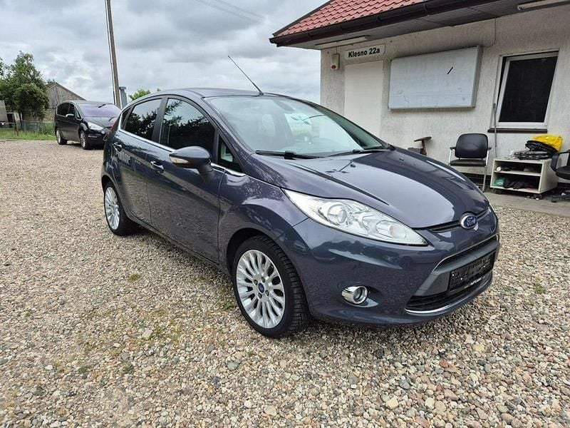 Szary (metalik) Używany 2011 Ford Fiesta Hatchback | 14 900 zł (Dobra cena) - Obraz 1/4