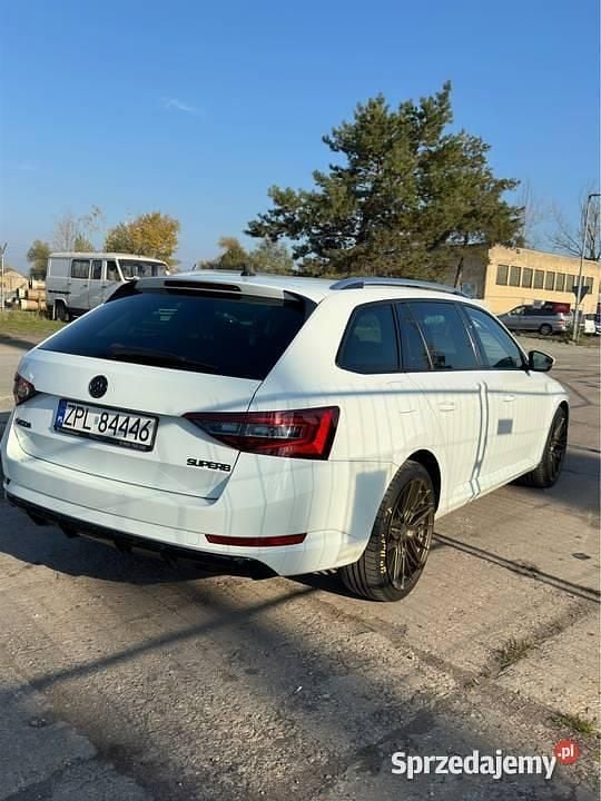 Biały Używany 2017 Skoda Superb Ambiente Kombi | 60 000 zł (Uczciwa cena) - Obraz 1/4