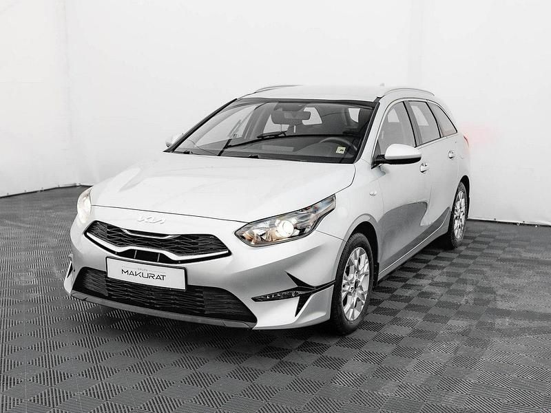 Używany Kia Ceed 160 KM (117 kW) 2022 Srebrny Hatchback