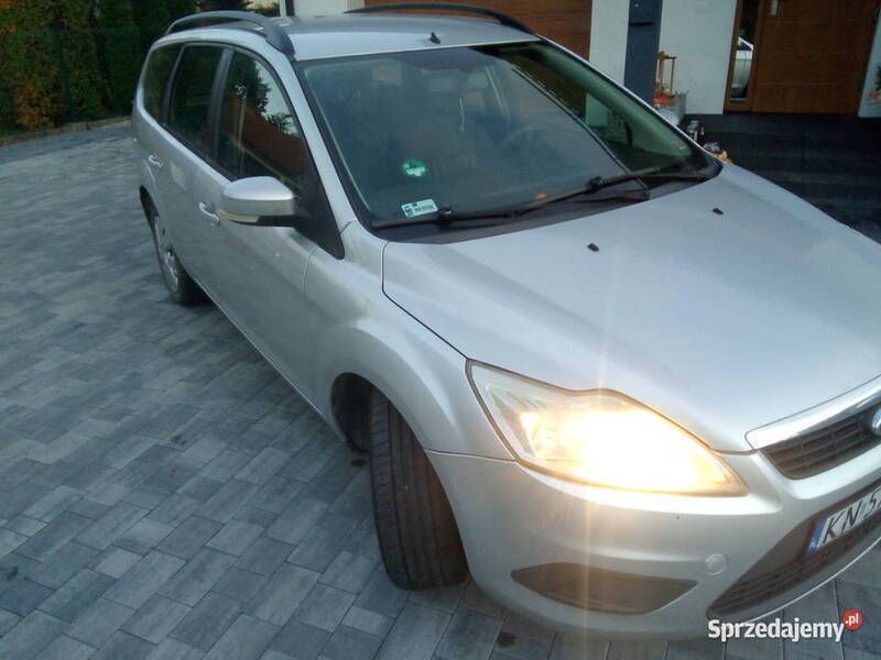 Używany Ford Focus 2010 Srebrny Kombi