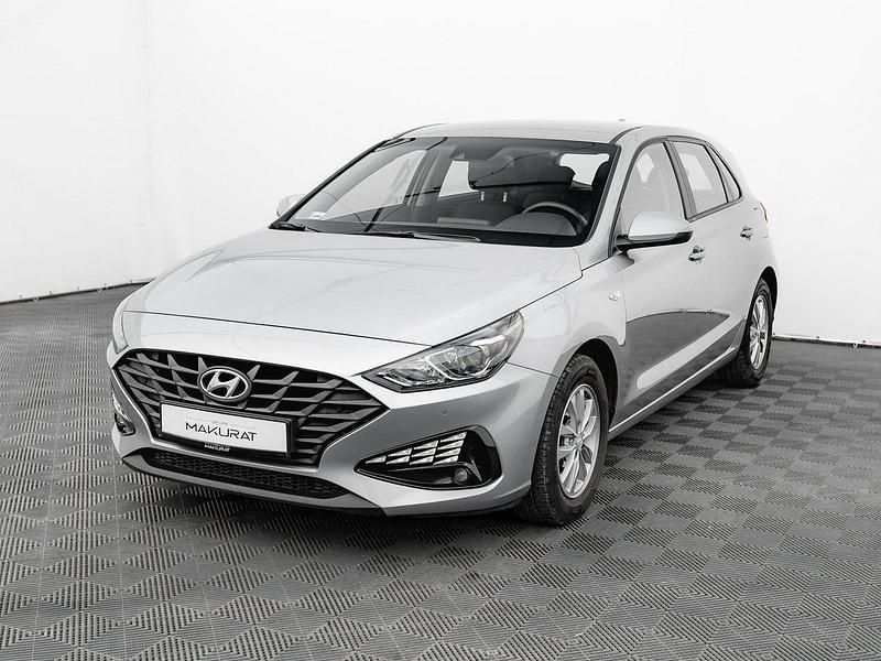 Używany Hyundai i30 110 KM (80 kW) 2022 Srebrny (metalik) Hatchback