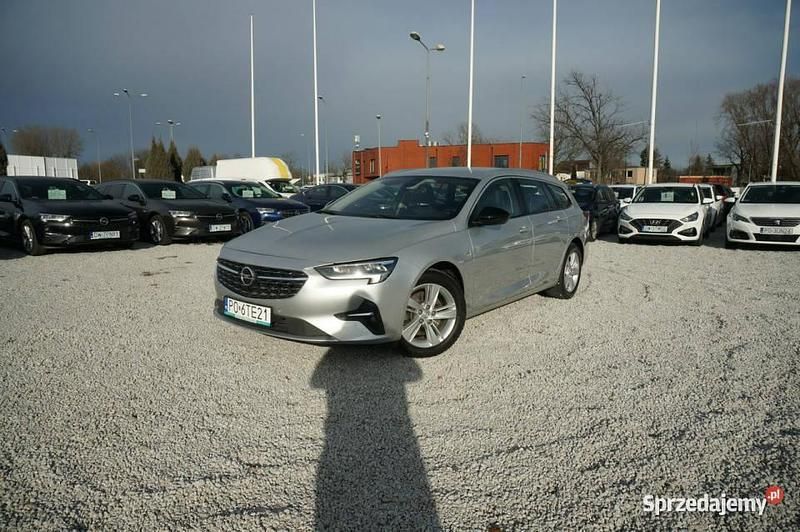Srebrny (metalik) Używany 2020 Opel Insignia Elegance Kombi | 52 500 zł (Super Cena) - Obraz 1/4