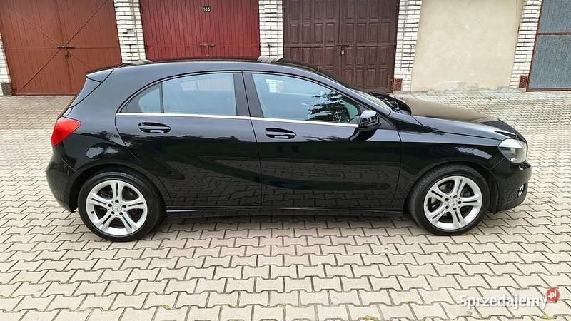 Czarny Używany 2013 Mercedes A180 Urban Hatchback | 44 900 zł (Uczciwa cena) - Obraz 1/4