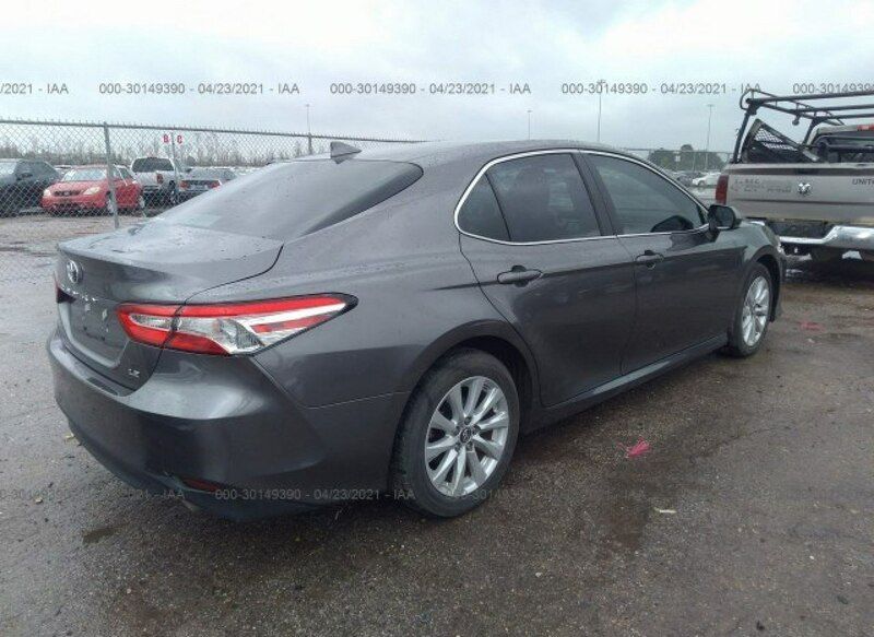 Używany Toyota Camry 203 KM (149 kW) 2019 Szary Sedan/Limuzyna