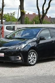 Używany Toyota Corolla 132 KM (97 kW) 2018 Czarny Sedan/Limuzyna