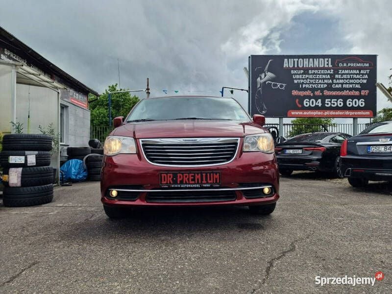 Bordowy Używany 2016 Chrysler Town & Country Sedan/Limuzyna | 55 000 zł - Obraz 1/4