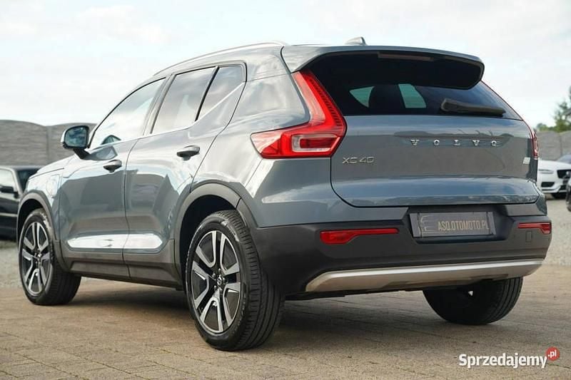 Używany Volvo XC40 262 KM (192 kW) 2022 Szary SUV