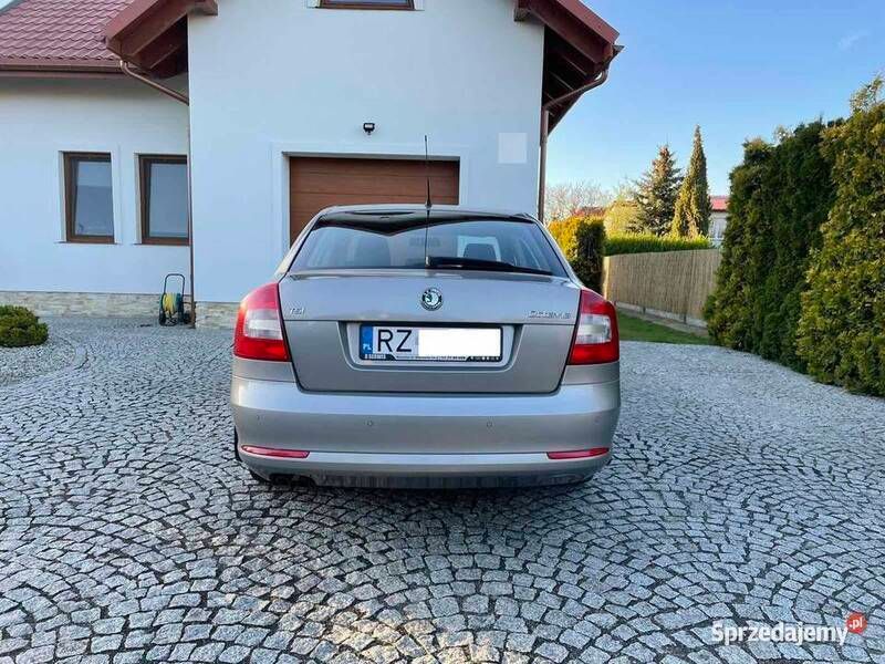 Używany Skoda Octavia Ambiente 122 KM (89 kW) 2010 Beżowy Sedan/Limuzyna