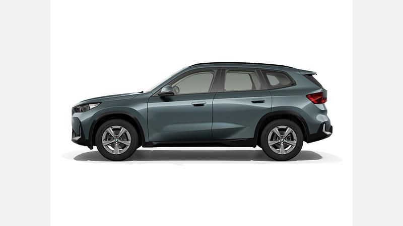 Używany BMW X1 Comfort Edition 136 KM (100 kW) 2024 Zielony cape york metalizowany SUV