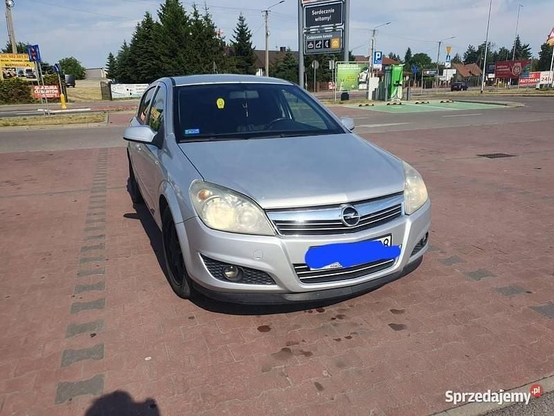 Używany Opel Astra 2009 Srebrny Sedan/Limuzyna