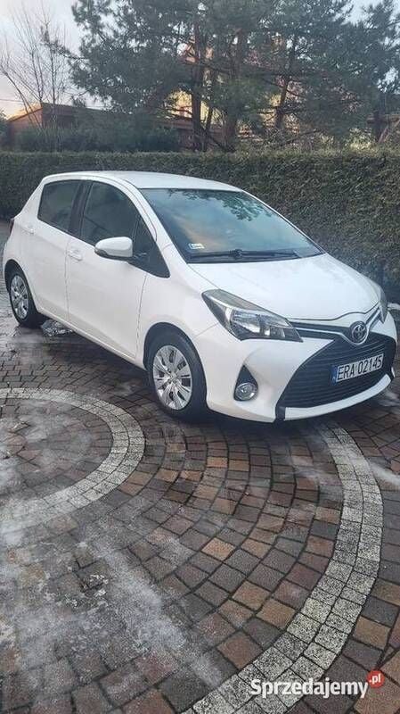 Biały Używany 2015 Toyota Yaris Sedan/Limuzyna | 27 000 zł (Dość drogi) - Obraz 1/4