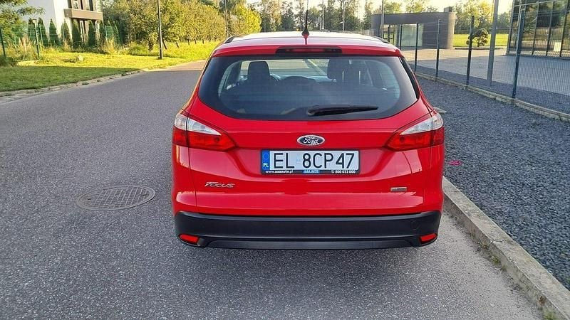 Używany Ford Focus 101 KM (74 kW) 2012 Czerwony Kombi