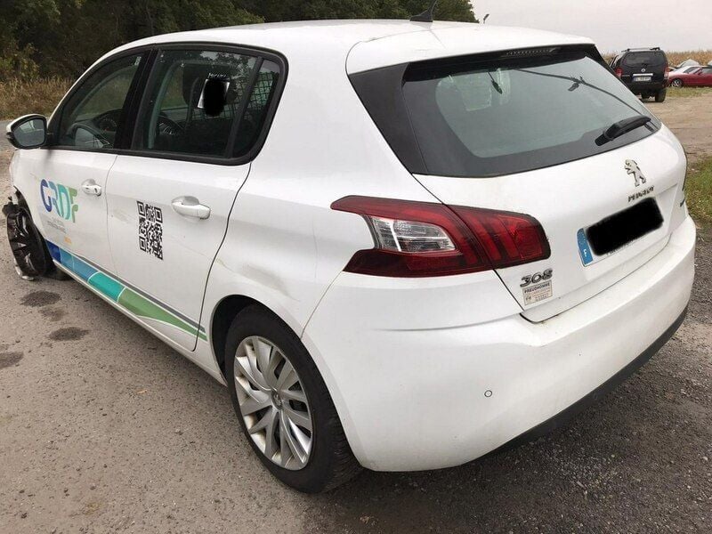 Używany Peugeot 308 100 KM (73 kW) 2015 Biały Sedan/Limuzyna