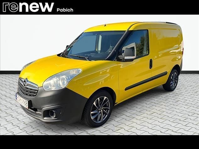 Żółty Używany 2016 Opel Combo Minivan | 25 900 zł (Uczciwa cena) - Obraz 1/4