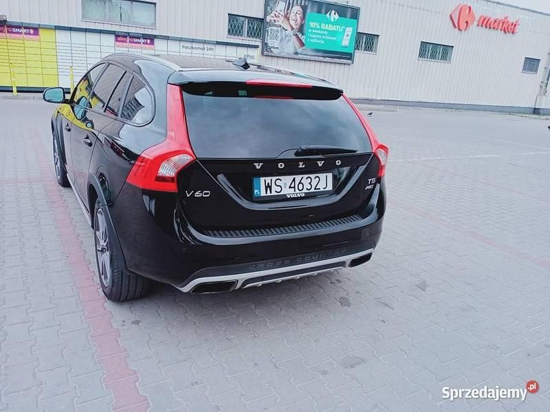 Używany Volvo V60 CC 2016 Czarny Kombi
