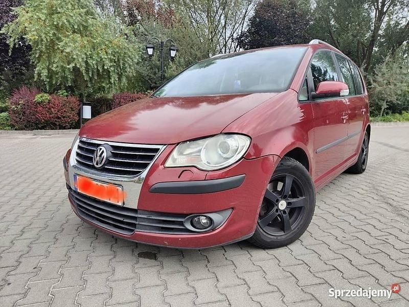 Czerwony Używany 2009 VW Touran Minivan | 13 900 zł (Uczciwa cena) - Obraz 1/4
