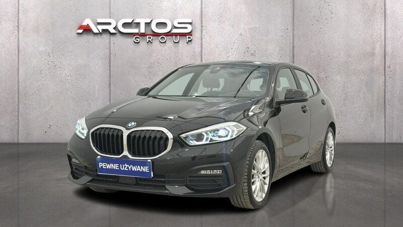 Czarny Używany 2021 BMW 118 Advantage Hatchback | 72 900 zł (Super Cena) - Obraz 1/4