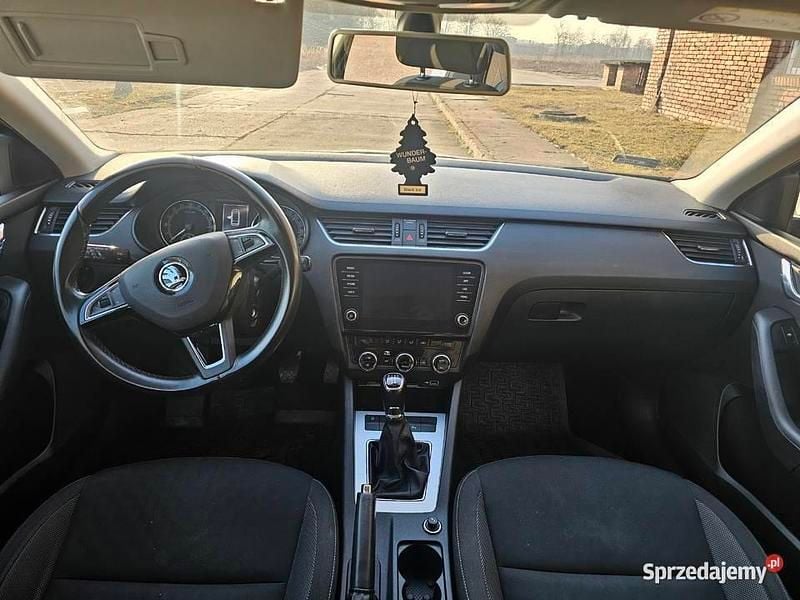Używany Skoda Octavia 2019 Srebrny Kombi