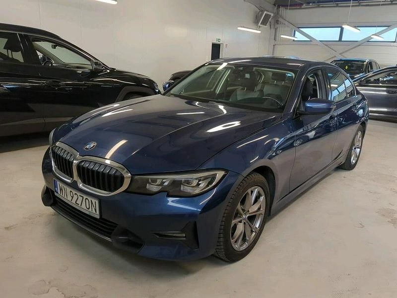 Niebieski ciemny (metalik) Używany 2021 BMW 320 Sedan/Limuzyna | 98 800 zł (Uczciwa cena) - Obraz 1/4