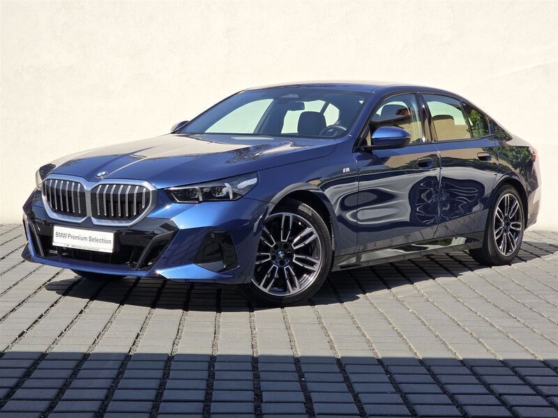 Niebieski phytonic metalizowany Używany 2024 BMW 520 Shadowline Sedan/Limuzyna | 242 900 zł (Super Cena) - Obraz 1/3