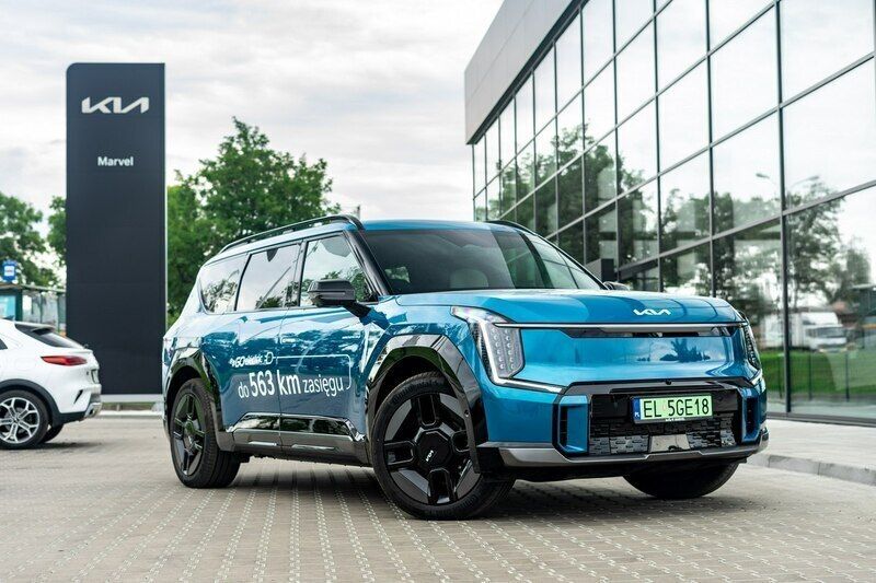 Niebieski (metalik) Używany 2023 Kia EV9 2 SUV | 299 900 zł - Obraz 1/4
