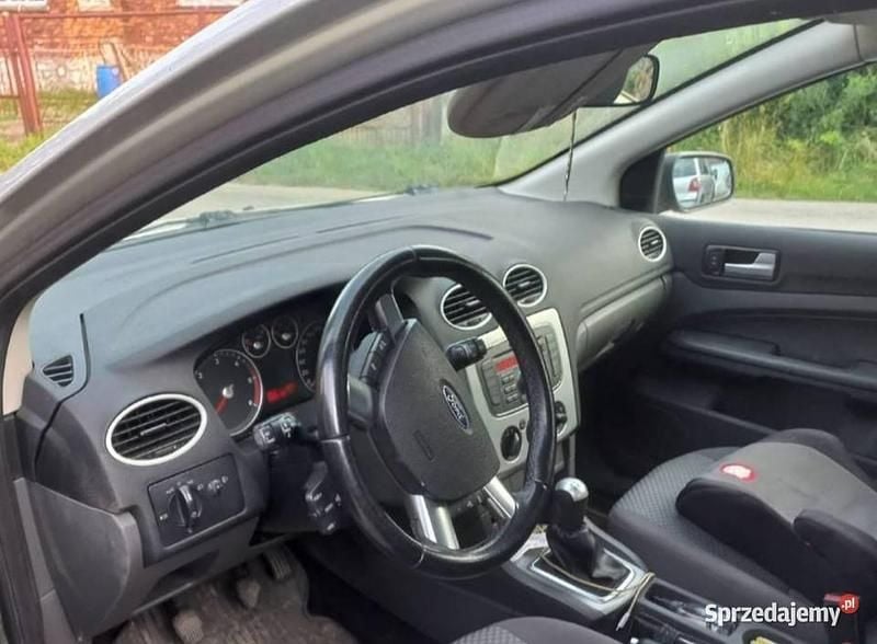 Używany Ford Focus 2007 Srebrny Kombi