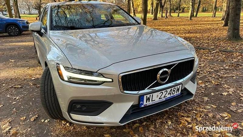 Używany Volvo S60 Momentum 2021 Sedan/Limuzyna