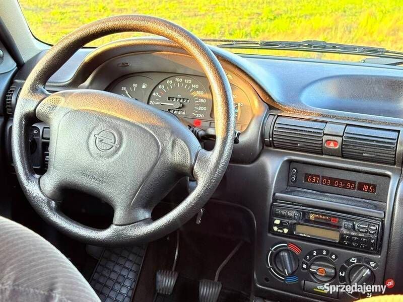 Granatowy Używany 2001 Opel Astra Classic Sedan/Limuzyna | 2700 zł - Obraz 1/4