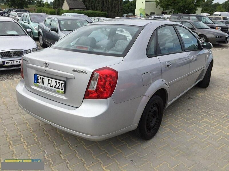 Używany Chevrolet Nubira 122 KM (89 kW) 2003 Srebrny (metallic) Sedan/Limuzyna
