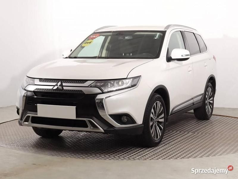 Używany Mitsubishi Outlander 150 KM (110 kW) 2018 Biały SUV