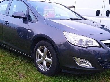 Szary Używany 2011 Opel Astra Hatchback | 18 900 zł (Uczciwa cena) - Obraz 1/4