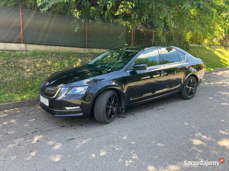 Czarny Używany 2018 Skoda Octavia Hatchback | 42 000 zł (Dobra cena) - Obraz 1/4